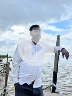 कश्तीं है पुरानी मगर दरिया बदल गया, मेरी तलाश का भी तो जरिया बदल गया!
न शक्ल बदली न ही बदला मेरा किरदार, बस लोगों के देखने का नजरिया बदल गया!!