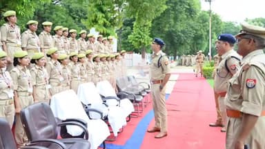 नवाबगंज: रिजर्व पुलिस लाइन परेड ग्राउंड परिसर में JTC पूर्ण कर RTC के लिए रवाना हुए रिक्रूट आरक्षियों को एसपी ने दिए निर्देश
