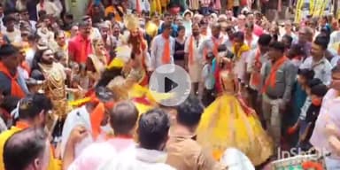 गंधवानी: श्रावण माह में बाग से निकली बड़केश्वर पद यात्रा, बड़ी संख्या में श्रद्धालु और धार के रास मंडली कलाकार हुए शामिल