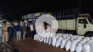 ಶಿರಸಿ: ಅನ್ನಭಾಗ್ಯ ಯೋಜನೆ ಅಕ್ಕಿ ಅಕ್ರಮ ಮಾರಾಟಕ್ಕೆ ಯತ್ನ,  ಮಂಗಳೂರು ಹೊಟೇಲ್ ಕ್ರಾಸ್ ಬಳಿ ಮೂವರ ಬಂಧನ