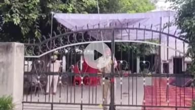 ਜਲੰਧਰ 1: ਬਿਆਸ ਪਿੰਡ ਵਿਖੇ ਦੋੜਾਕ ਫੌਜਾ ਸਿੰਘ ਨੂੰ ਸ਼ਰਧਾਂਜਲੀ ਦੇਣ ਪੁੱਜੇ ਪੰਜਾਬ ਦੇ ਮੁੱਖ ਮੰਤਰੀ ਅਤੇ ਕਈ ਸਿਆਸੀ ਲੀਡਰ