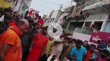 सुल्तानपुर: बोल बम के जयकारों से गूंजा सेमरी, सैकड़ों कांवरिये देवघर के लिए रवाना हुए