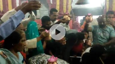 तरबगंज: वजीरगंज के बालेश्वरनाथ मंदिर पर लगी शिवभक्तों की भीड़, ओम नमः शिवाय के जयघोष के साथ किया जलाभिषेक