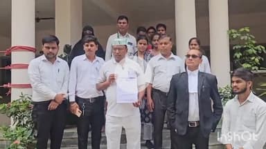 नवाबगंज: डीएम कार्यालय पर जे के ए ने स्कूल मर्ज व्यवस्था सहित 6 सूत्रीय मांगों को लेकर राज्यपाल को संबोधित ज्ञापन सौंपा