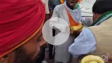 कोल: जमालपुर में कावड़ लेने जा रहे कांवड़ियों पर मुस्लिम समाज के लोगों ने की पुष्प वर्षा