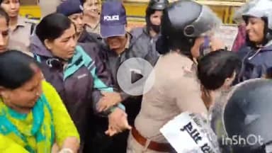 देहरादून: महिला कांग्रेस ने बढ़ते महिला अपराध के खिलाफ निकाला न्याय मार्च, अध्यक्ष समेत कई कार्यकर्ता हुए गिरफ्तार