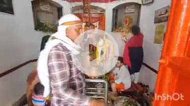 बलरामपुर: सावन माह के दूसरे सोमवार को झारखंडी मंदिर बलरामपुर में शाम 4:00 बजे तक जलाभिषेक के लिए श्रद्धालुओं का आना जारी है