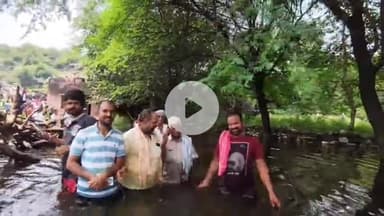 राजसमंद: पिपलांत्री में मोक्षधाम का मुश्किल सफर, कमर तक भरे पानी से गुजरी अंतिम यात्रा #jansamasya