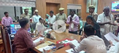 हरदोई: डीएम ने कलेक्ट्रेट में जन सुनवाई के दौरान एक व्यक्ति की रुकी पेंशन चालू कराई, महिला को निराश्रित महिला पेंशन का लाभ दिया