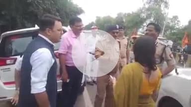 बदायूं: कमिश्नर, डीआईजी व डीएम ने कावड़ मार्ग का निरीक्षण किया, बिनावर पर कावड़ियों पर पुष्प वर्षा कर खाद्य सामग्री वितरित की