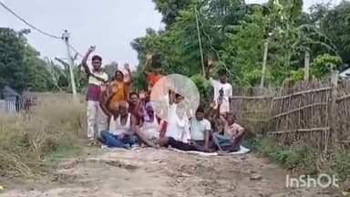 सुपौल: बारा गांव में जर्जर सड़क को लेकर लोगों का प्रदर्शन, कहा- सड़क नहीं तो वोट नहीं