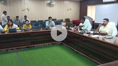 नवाबगंज: कलेक्ट्रेट के लोकसभागार में डीएम ने की बैठक, लापरवाह अवर अभियंता को शो-कॉज नोटिस एवं जेई का वेतन रोकने के दिए निर्देश