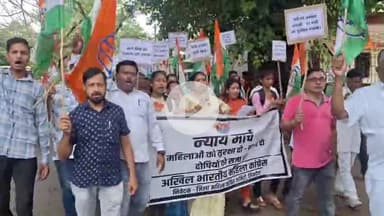 सिमडेगा: सिमडेगा महिला कांग्रेस ने निकाला न्याय मार्च, केंद्र सरकार के खिलाफ की नारेबाजी