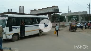 चूरू: सुविधा के साथ-साथ उठाना पड़ रहा है चूरू मे लोगों को जोखिम, कलेक्ट्रेट सर्किल पर हो रही है परेशानी।#jansamasya