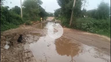 भुसावर: बल्लभगढ़ -वैर सड़क मार्ग पर एक किमी का अधूरा रास्ता, गहरे गड्ढे बनने से आमजन हुआ परेशान