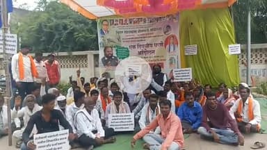 भोकरदन: गायनधारकांनी केले भोकरदन तहसील कार्यालयासमोर पीकपेरा आणि सातबारा साठी एकदिवसीय धरणे आंदोलन