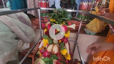 विदिशा नगर: श्रावण माह के दूसरे सोमवार को माधवगंज के विश्वेश्वर महादेव कांच मंदिर में हुआ शिव अभिषेक