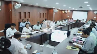 कोडरमा: समाहरणालय में उपायुक्त ने पशुधन, डेयरी और मत्स्य योजनाओं में तेज़ी लाने के दिए निर्देश