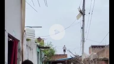 अमरोहा: डिडौली के गांव पलौला में छत से पत्थरबाजी का वीडियो सोशल मीडिया पर हुआ वायरल, पुलिस जांच में जुटी