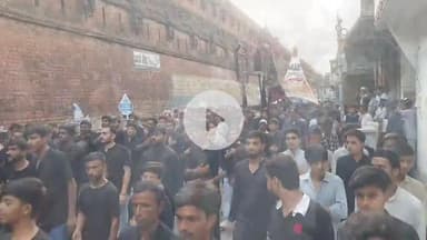 रामपुर: किले के पास 25 मुहर्रम पर निकाला गया अलम का जुलूस, अज़ादारों ने किया मातम