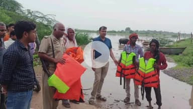 कालपी: कालपी में यमुना नदी के उफान से जल स्तर खतरे के निशान से पौने तीन मीटर नीचे पहुंचा, बाढ़ का खतरा मडराने लगा