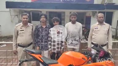 दुर्ग: हथखोज से सोमवार दोपहर को लोगों का मोबाइल छीनकर भागने वाले तीन आरोपियों और एक नाबालिक को लिया हिरासत में