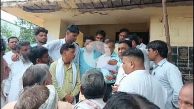 सीकरी: सीकरी विद्युत विभाग की मनमानी के खिलाफ कांग्रेस कार्यकर्ताओं ने उपखंड अधिकारी को सौंपा ज्ञापन