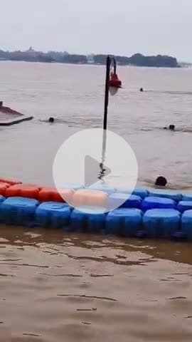 करछना: अरैल में बिजली के पोल पर चढ़कर उफनाई नदी में स्टंट कर रहे नाबालिग बच्चे, वीडियो सोशल मीडिया पर हुआ वायरल