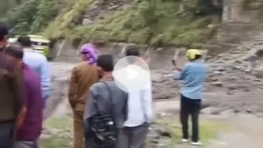 टापरी: किन्नौर के पागल नाला समीप सड़क को प्रशासन ने किया बहाल, वाहनों की आवाजाही शुरू