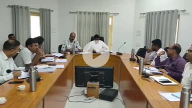 बड़गांव: कलेक्टर नमित मेहता की अध्यक्षता में कलेक्ट्रेट स्थित सभागार में राजस्व प्रकरणों की समीक्षा बैठक आयोजित