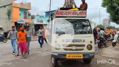 जगदलपुर: शहर के वार्ड क्र. 40 के वार्डवासियों ने श्री झाड़ेश्वर मंदिर में कावड़ यात्रा निकालकर शिवालय में जलाभिषेक किया