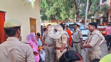 जौनपुर: एसपी सिटी ने त्रिलोचन महादेव मंदिर का भ्रमण कर सुरक्षा व्यवस्था का लिया जायजा