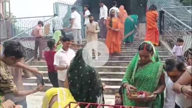 बगोदर: हरिहरधाम शिव मंदिर समेत कई मंदिरों में सावन की दूसरी सोमवारी पर उमड़ी श्रद्धालुओं की भीड़