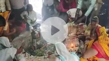 बदायूं: बदायूं के प्राचीन बुर्रा शिव मंदिर पर हजारों शिव भक्त कांवड़ियों ने किया जलाभिषेक