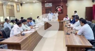 सुल्तानपुर: विकास भवन के प्रेरणा सभागार में विद्युत विभाग के विकास कार्यों की समीक्षा बैठक हुई