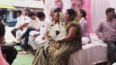 बीना: सर्वोदय चौराहे पर कन्यादान योजना की राशि को लेकर कांग्रेस का धरना प्रदर्शन, किसान नेता ने दी आत्मदाह की चेतावनी