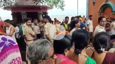 बाढ़: बाढ़ के उमानाथ मंदिर में श्रद्धालुओं की भीड़, प्रशासन ने दूसरी सोमवारी को ली NCC जवानों की मदद