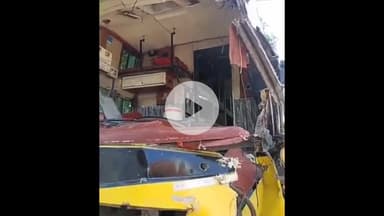 नवाबगंज: नेवला चौराहे के समीप बाराबंकी-बहराइच हाईवे पर डीसीएम और डबल डेकर बस में हुई टक्कर, वाहन हुए क्षतिग्रस्त