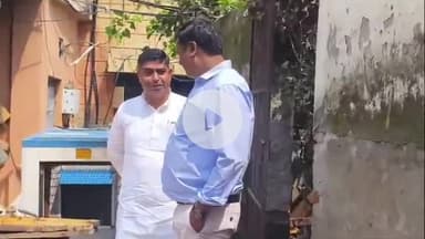 अमरोहा: अमरोहा नगर पालिका में बन रही आदर्श लाइब्रेरी का ईओ ने किया औचक निरीक्षण