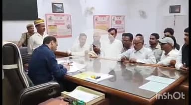 प्रतापगढ़: जिला कलेक्ट्रेट परिसर में जिलाधिकारी ने फरियादियों की समस्याएं सुनीं, निस्तारण के लिए संबंधित अधिकारियों को दिए निर्देश