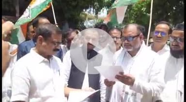 प्रतापगढ़: जिला कचहरी में किसानों की समस्याओं को लेकर कांग्रेस ने किया धरना-प्रदर्शन