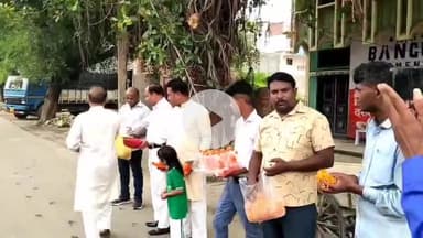 नौगावां सादात: हरिद्वार से कावड़ लेकर अपनी मंजिल की ओर बढ़ते शिव भक्तों का नौगांवा तहसील क्षेत्र में भाजपाइयों ने किया जोरदार स्वागत