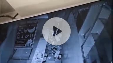 करनैलगंज: करनैलगंज के बालकराम पुरवा स्थित ज्वेलर्स की दुकान से करीब ₹9 लाख की ज्वैलरी व नगदी की चोरी