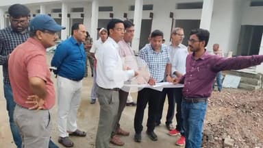 दरभंगा: जिलाधिकारी ने विधानसभा निर्वाचन के लिए ईवीएम कमिशनिंग सेंटर का निरीक्षण किया, दिए निर्देश