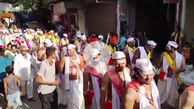 चाँदी की पालकी में सावर होकर नगर भ्रमण को निकले बाबा महाकाल" लोगों ने की पुष्प बरसा जगह-जगह हुआ स्वागत