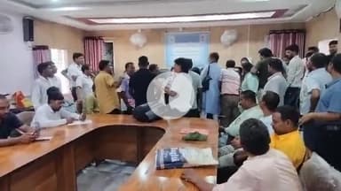 कुरसाकांटा: बीएलओ की बैठक में गुस्सा फूटा, दस्तावेज़ न मिलने से वोटर सूची पुनरीक्षण कार्य प्रभावित