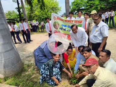 उरई: उरई में सड़क सुरक्षा को लेकर छात्र-छात्राओं को जागरूक किया गया, वृक्षारोपण सहित चालकों का स्वास्थ्य भी देखा गया