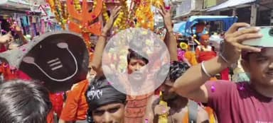 लंभुआ: चांदा से सैकड़ों पैदल कावड़ियों का समूह बाबा विश्वनाथ धाम वाराणसी के लिए रवाना, हर हर महादेव के जयकारों से गूंजा