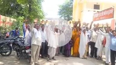 बहराइच: मिहींपुरवा मोतीपुर क्षेत्र के निवासी ग्रामीणों ने समाज कल्याण कार्यालय पहुंचकर मांगों को लेकर दिया शिकायती पत्र