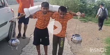 बागपत: काठा के 4 और 7 वर्षीय दो भाई हरिद्वार से 14 लीटर गंगाजल लेकर बागपत पहुंचे, घर में सुख-शांति और पढ़ाई में मन लगाने के लिए